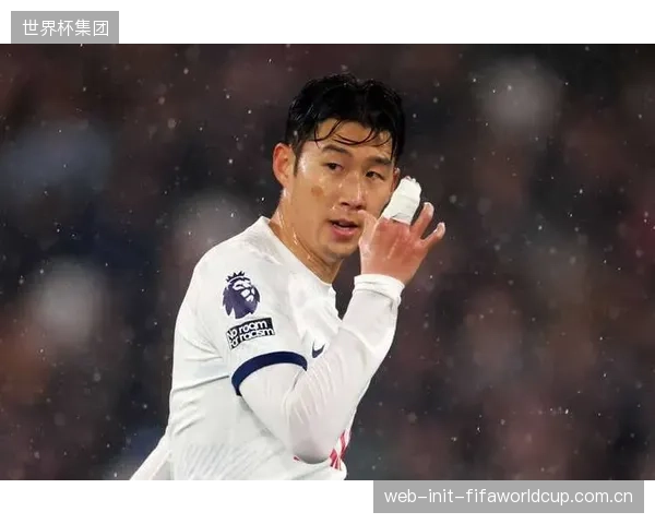 孙兴慜的合同状况引发未来变数,热刺面临着重建攻击线和寻找新领袖的挑战。 孙兴慜的合同状况引发未来变数,热刺面临着重建攻击线和寻找新领袖的挑战。